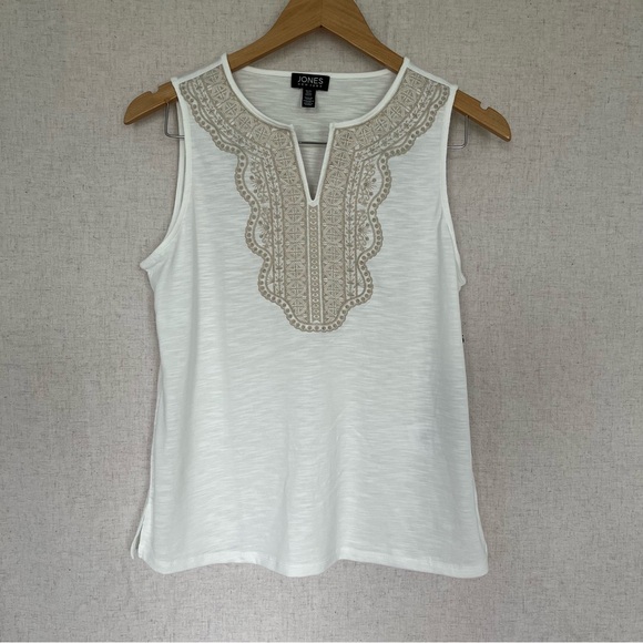 Jones New York Tops - Jones NY embroidered top